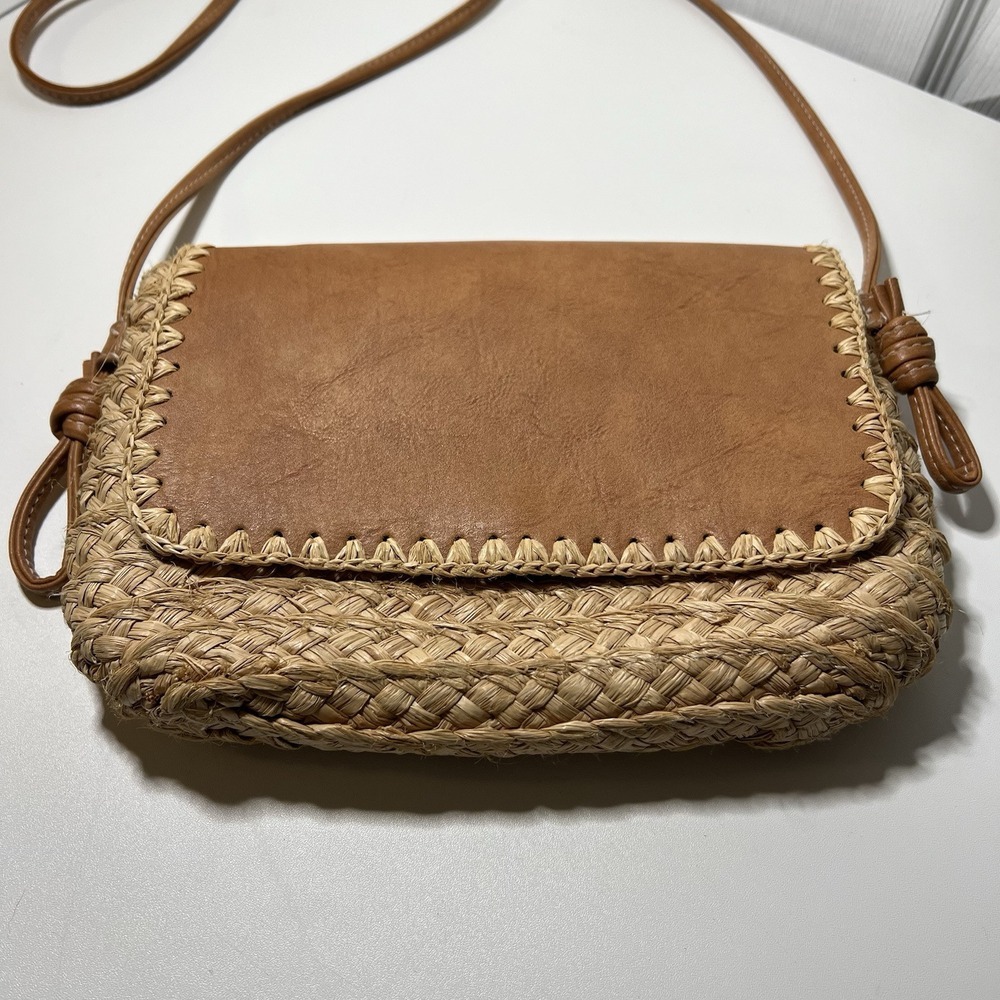 Universal Thread Straw Purse - Picture 2 of 12